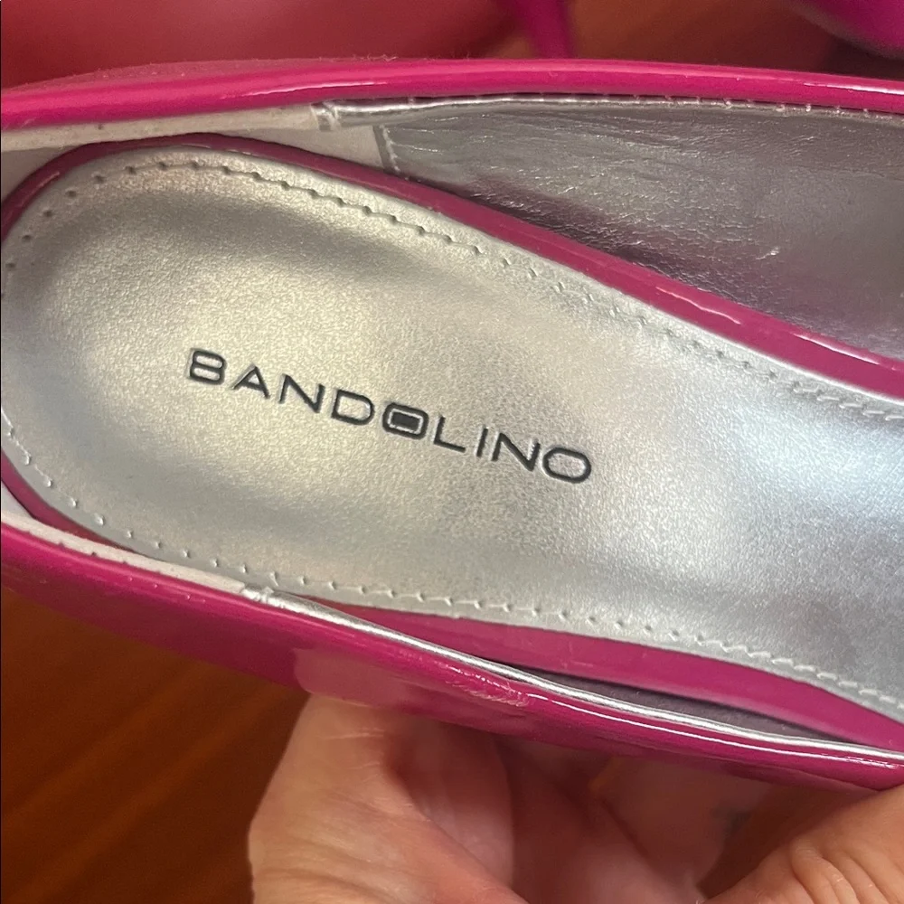 Like new Bandolino Fuchsia Heels - Picture 2 of 12